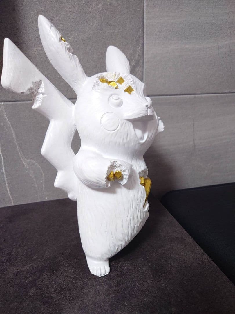 Kダニエルアーシャム　ピカチュウ　フィギュア　クリスタルゴールドカラー