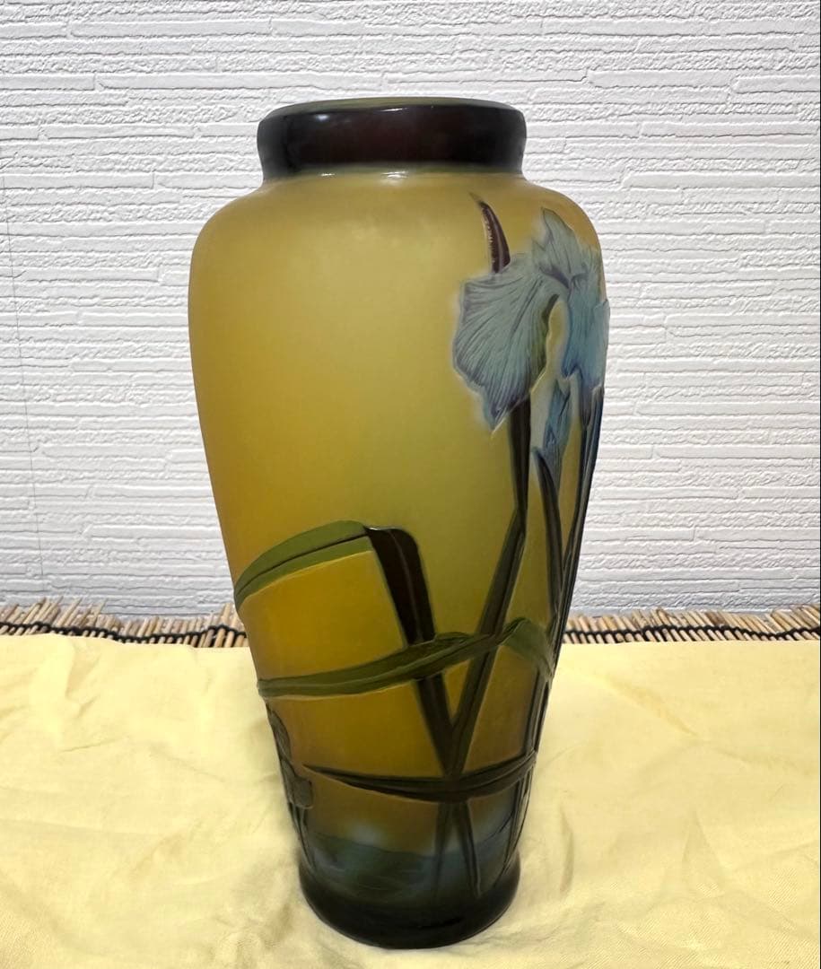 ガラス工芸作家　亀井治美　幻彩琳　水辺菖蒲文壺　真作保証