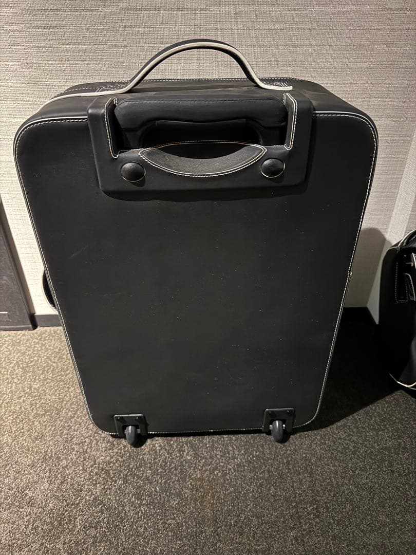 非売品 Ferrari キャリーケース 黒/白