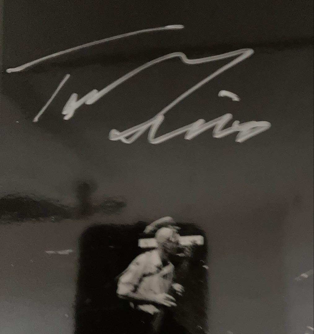 キング・クリムゾン　トニー・レヴィン、エイドリアン・ブリューの直筆サイン入り写真