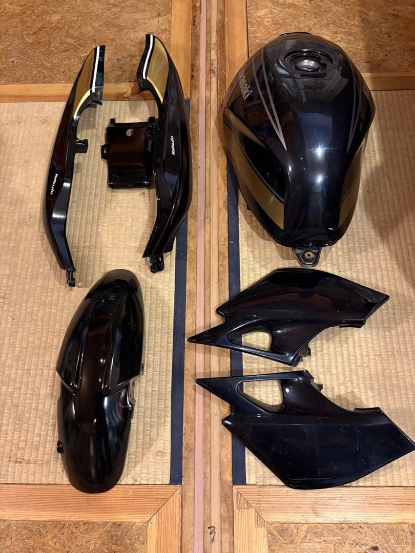 バリオス　 ZR250A 外装　サイドカバー　テール　タンク　サビ無し