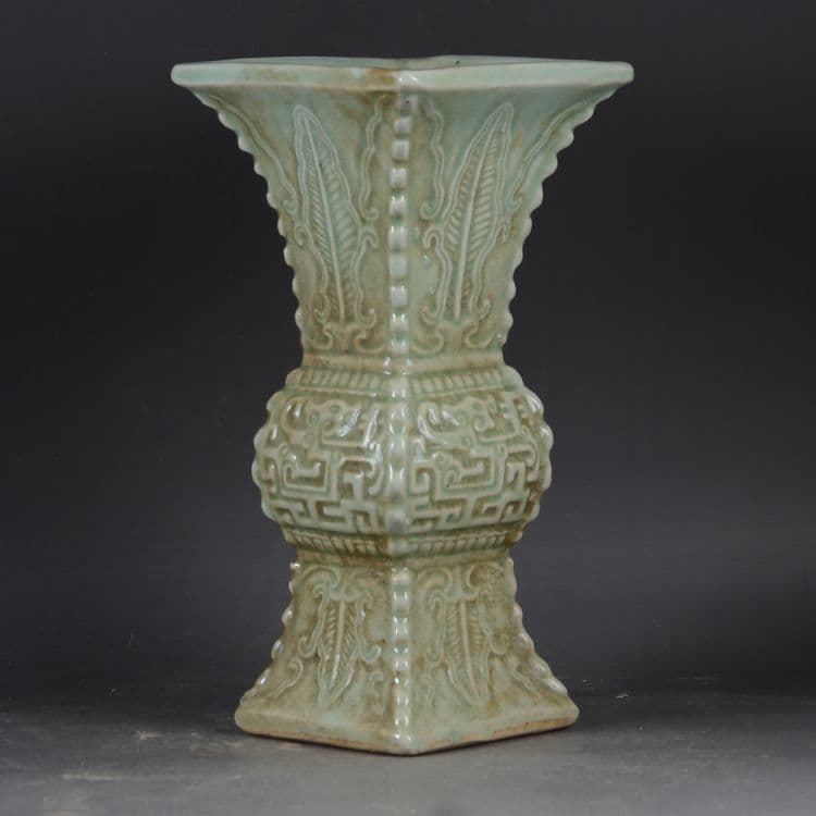 豆青釉四方竜紋花觚  景徳鎮 陶磁器 装飾品 現代工芸品美術品 置物