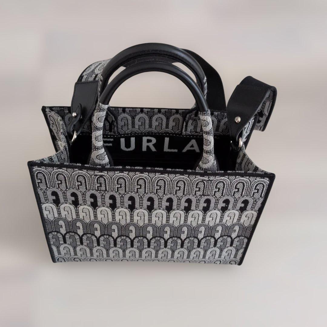 最終値下げFURLA アーチ模様 ショルダーバッグ