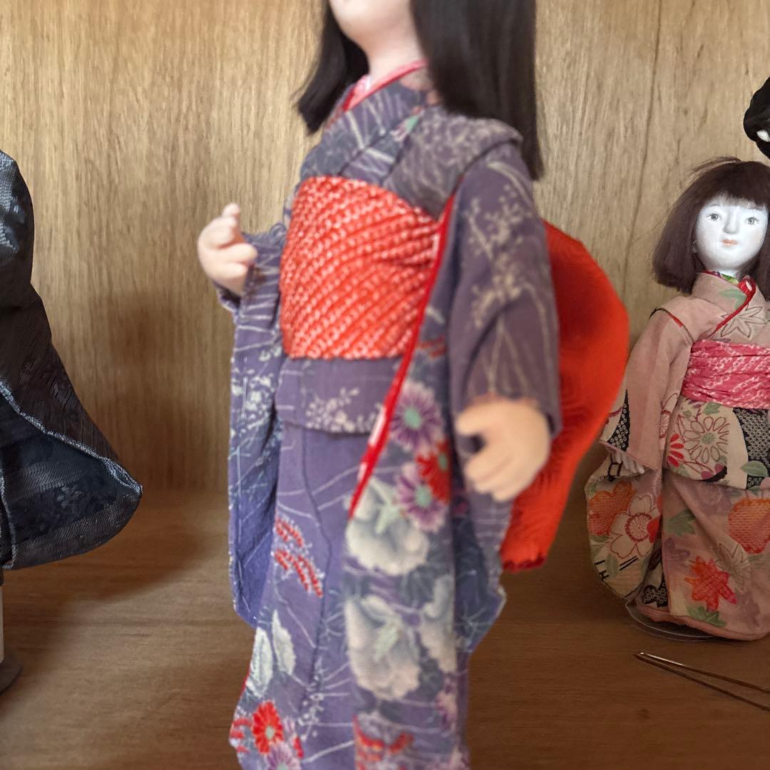 ①紫色の着物の和服人形