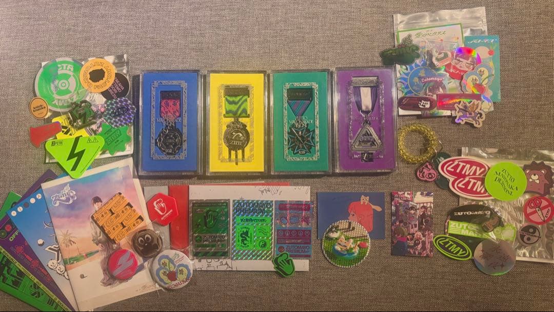 ずとまよ　勲章・グッズセット