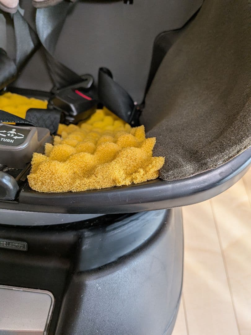 COMBIチャイルドシート新生児〜