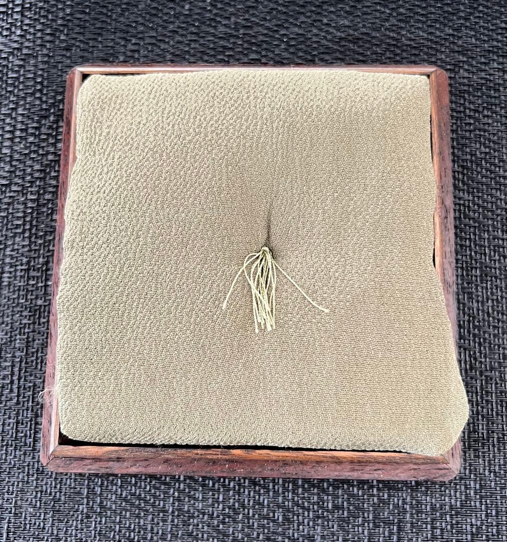 刀鍔 信玄鍔 百足鍔 無銘 鉃地 真鍮 年代物 箱付き(鍔布団付き)