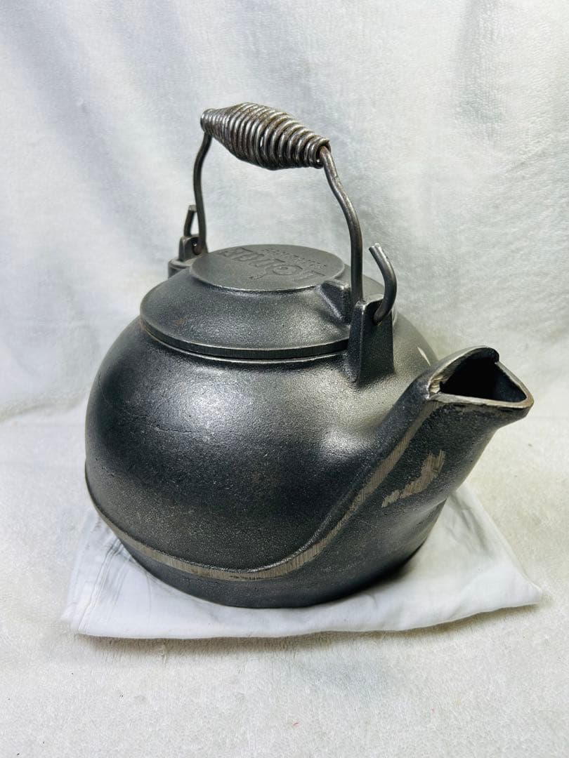 美品未使用　ビンテージ品Lodgeの2.4L 鋳鉄製ケトル