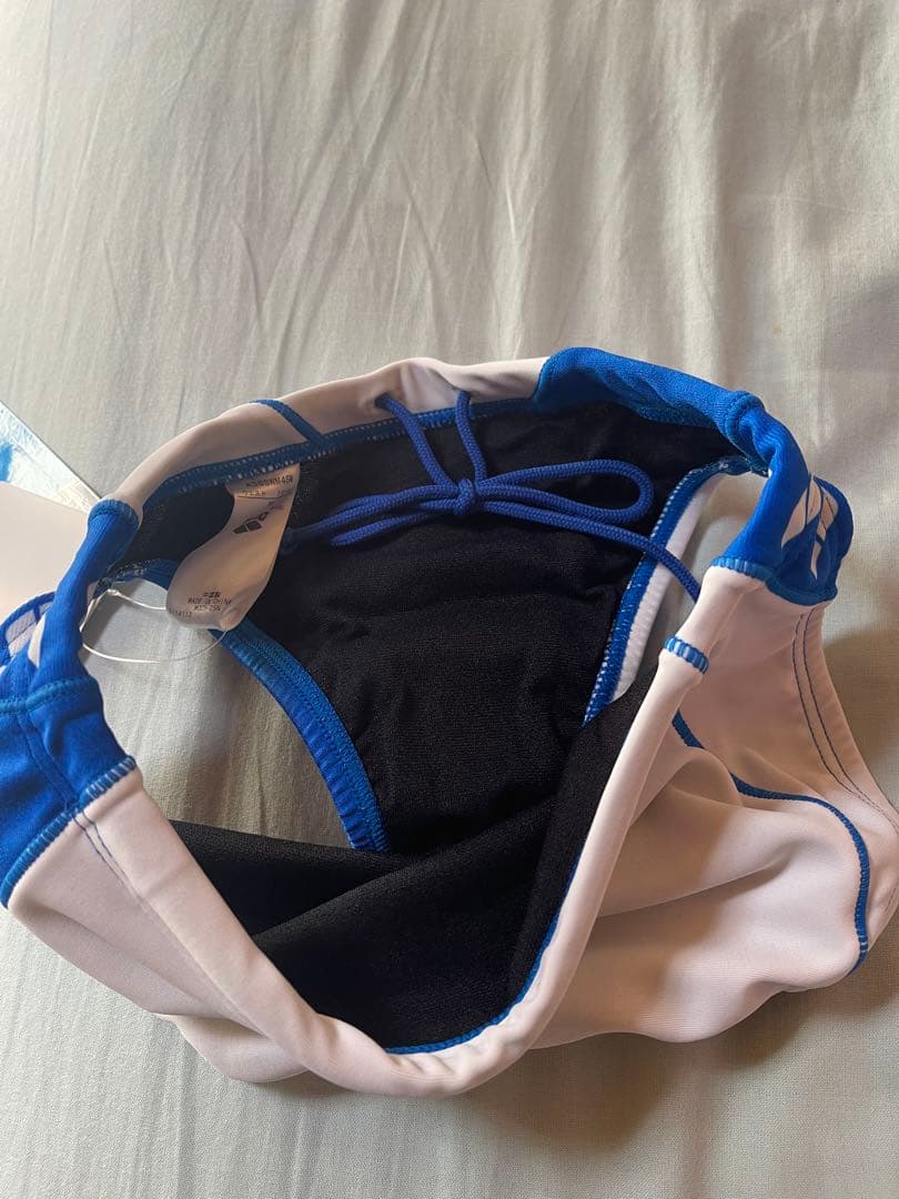 競パン　新作　arena ホワイト/ブルー　金ロゴ