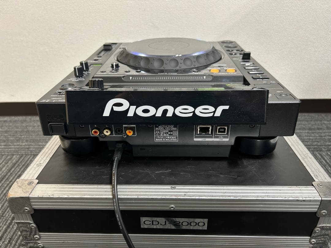 Pioneer CDJ-2000 (専用ケース付き) ①
