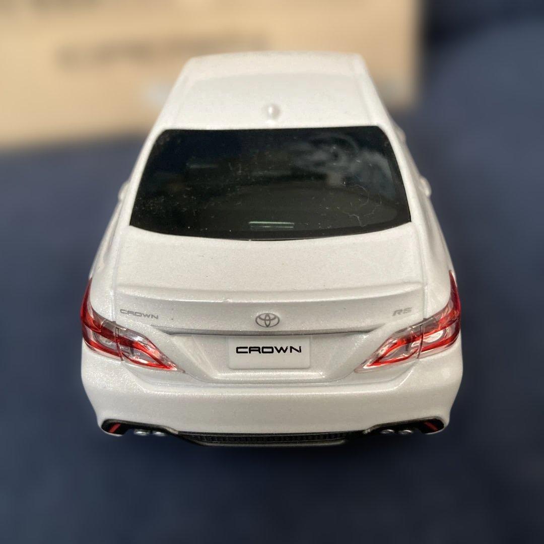 トヨタ クラウン RSアドバンス プレシャスホワイトパール　カラーサンプル