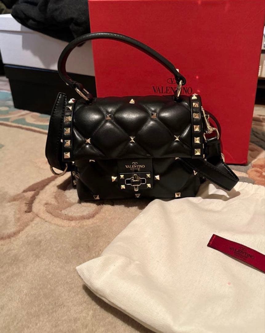 ¥82,000→¥69,500バレンティノ キャンディースタッズレザーバッグ