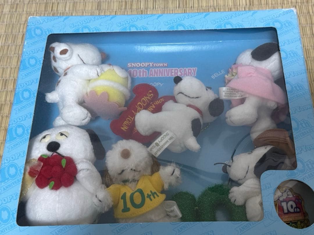 スヌーピータウン 10周年記念 ぬいぐるみ　ピンバッジ