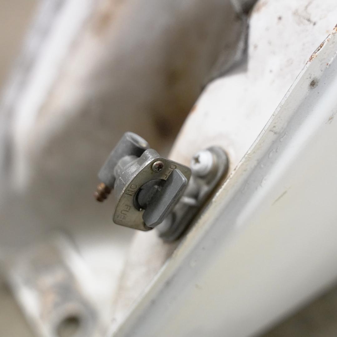 YAMAHA ヤマハ TT250R ガソリンタンク　無地　ホワイト　鍵付き