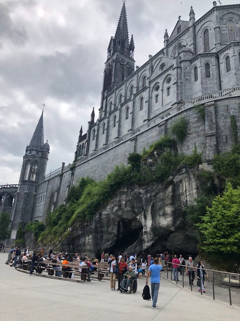 (聖地巡礼)(フランス・ルルド地方)ルルドの泉でくんだ奇跡の聖水＊大容量