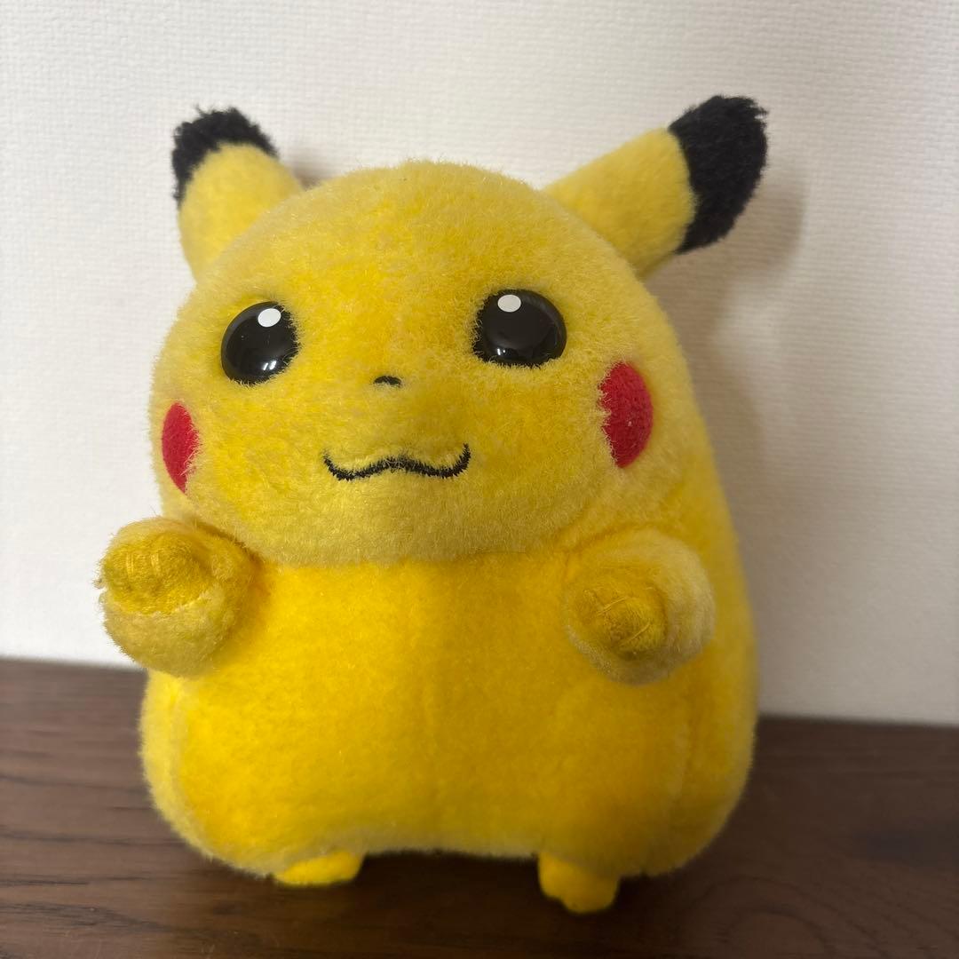 お腹を押すと鳴く TOMY ピカチュウ ぬいぐるみ 初期