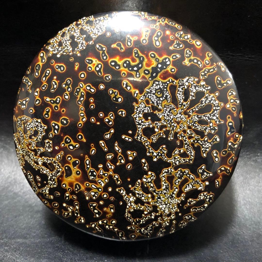 究極の美◼️蔵から夜空一面に美しい花火のような見事な漆塗りの香壺？入れ物が出て来た