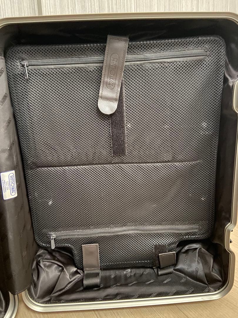 y*b様 リモワ RIMOWA TITANIUM 56 48L 945.56