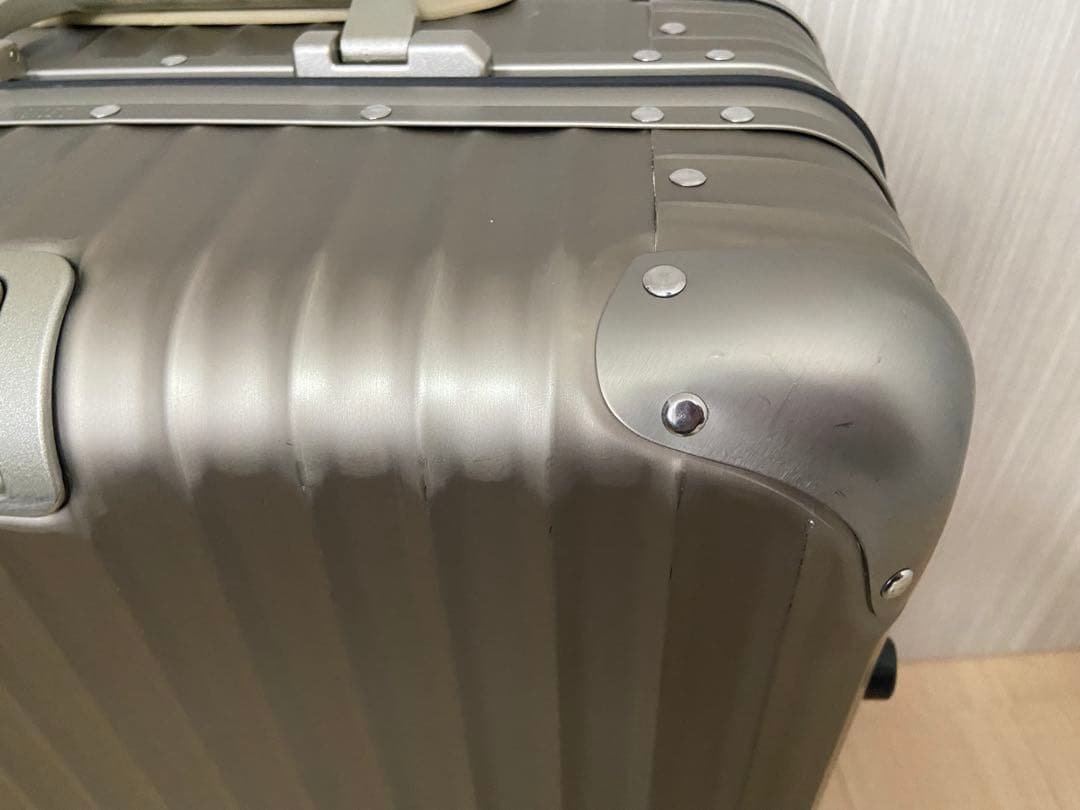 y*b様 リモワ RIMOWA TITANIUM 56 48L 945.56