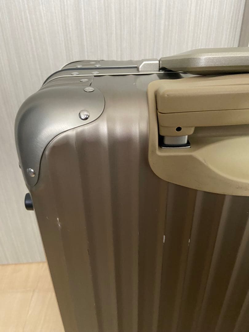 y*b様 リモワ RIMOWA TITANIUM 56 48L 945.56