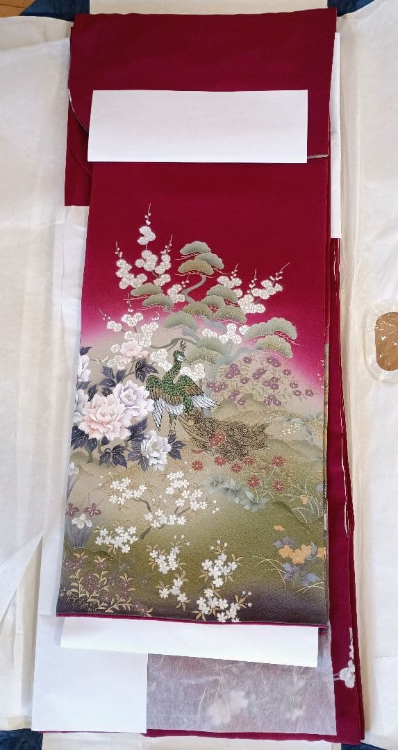 くりもも【美品】朱色の孔雀柄の振袖、長襦袢、帯、帯締セット　クリーニング済
