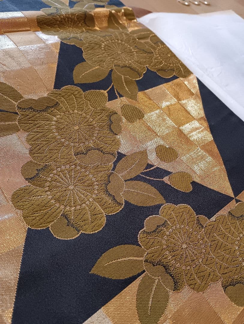 くりもも【美品】朱色の孔雀柄の振袖、長襦袢、帯、帯締セット　クリーニング済