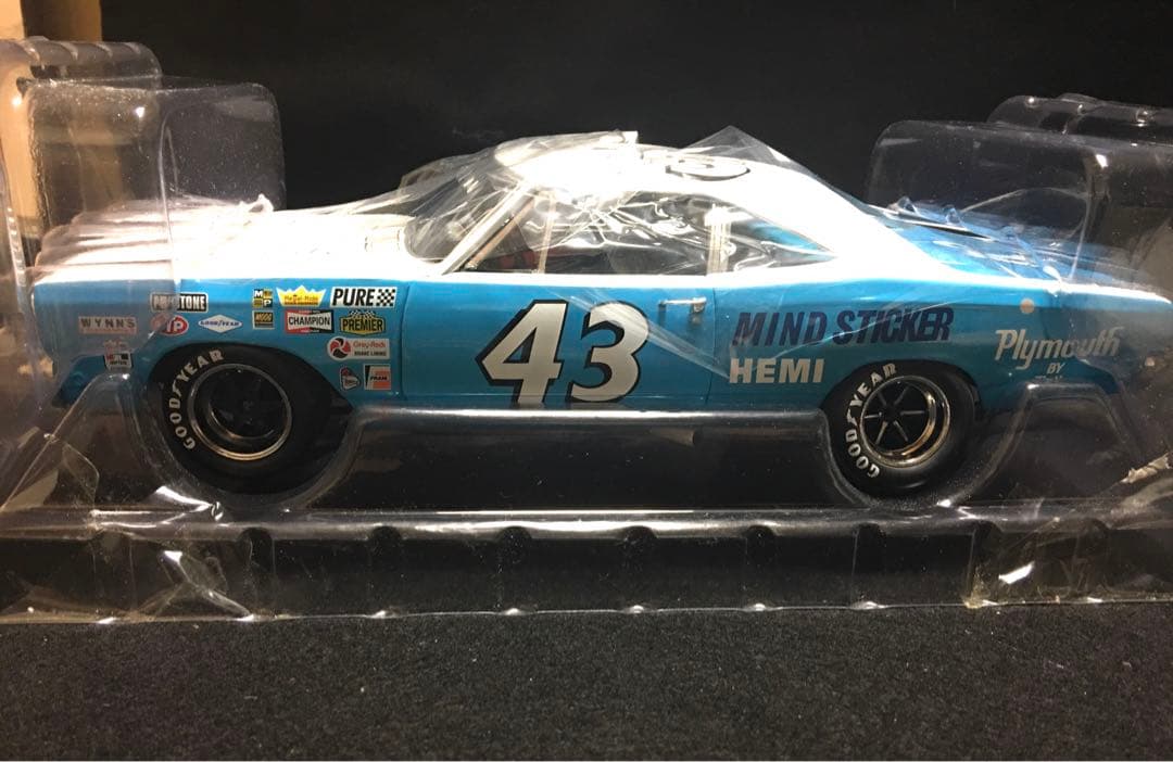 NASCAR 1968 プリムス　ロードランナー　スーパーバード　ペティ