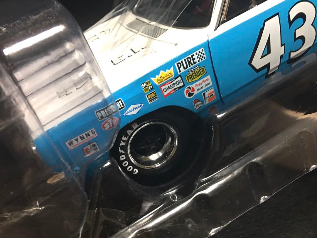 NASCAR 1968 プリムス　ロードランナー　スーパーバード　ペティ