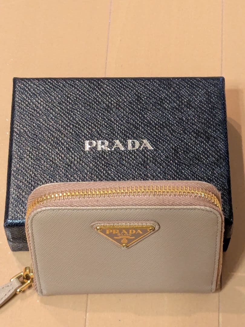 PRADA サフィアーノレザー ケース