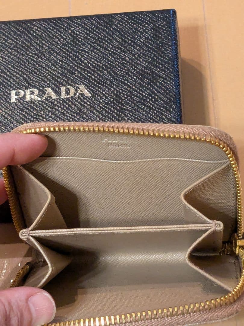 PRADA サフィアーノレザー ケース