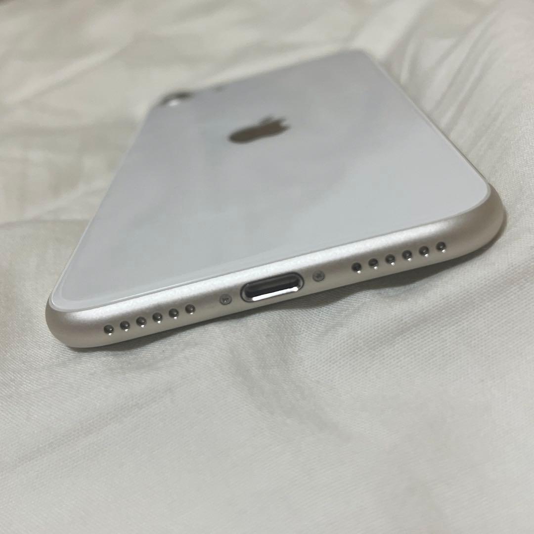 iPhoneSE 第3世代 スターライト 64GB 本体【ほぼ未使用品】