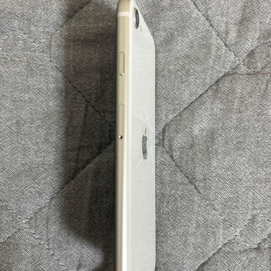 iPhoneSE 第3世代 スターライト 64GB 本体【ほぼ未使用品】