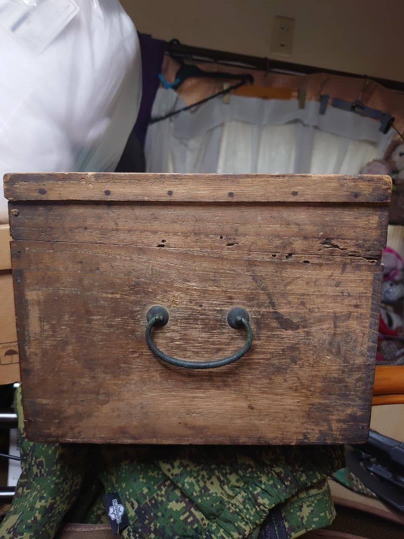 赤い琥珀で作られたアンティーク