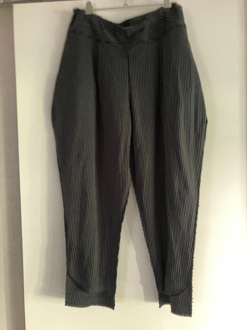 イッセイミヤケ サルエルパンツ 黒と白のストライプ