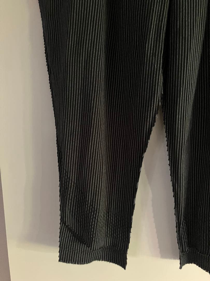 イッセイミヤケ サルエルパンツ 黒と白のストライプ