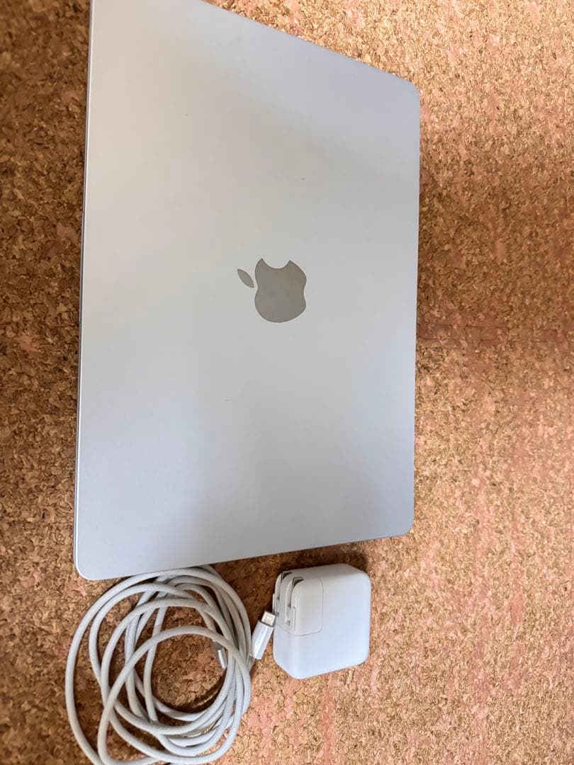 Apple MacBook M2 256GB 8GBメモリ　2022