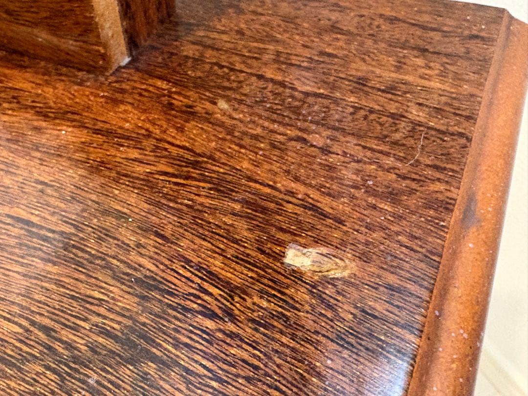 和レトロな鏡台。姿見型で、着物の着付けにも。