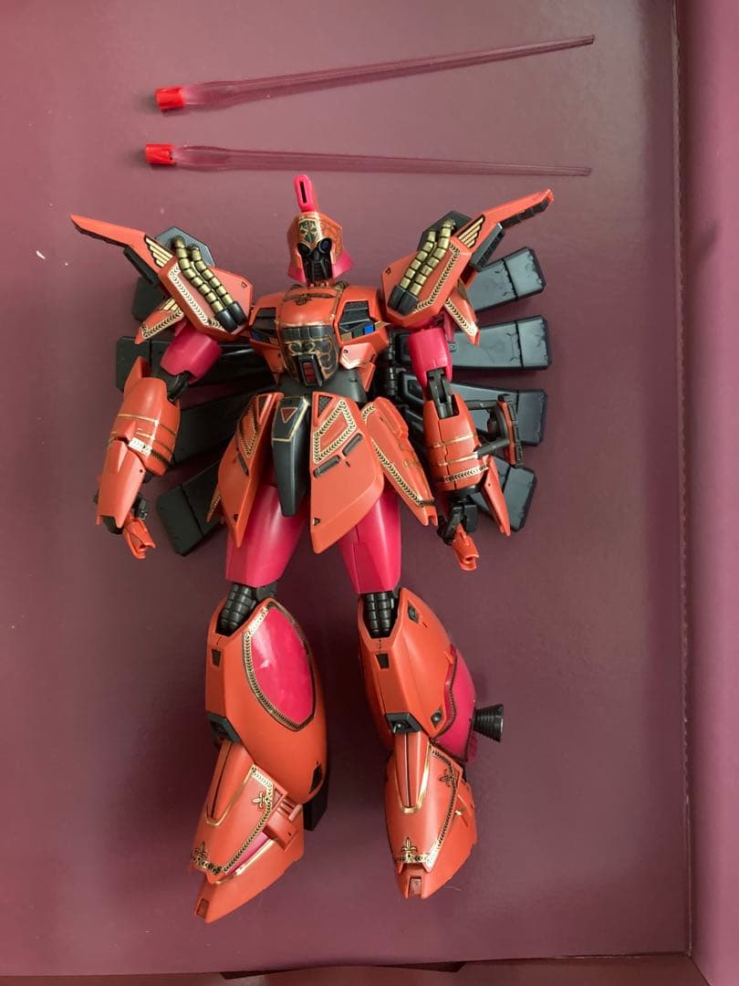 ビギナギナ？赤いガンプラ ウイング付き