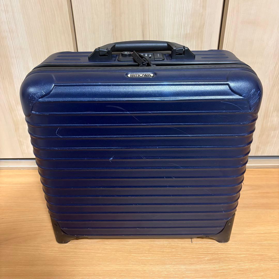 Rimowa salsa ネイビー キャリーケース 機内持ち込み可能サイズ