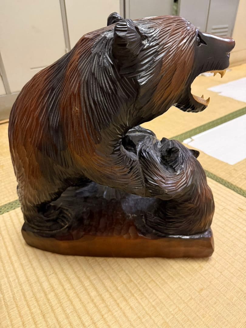 木製クマ彫刻 約30cm