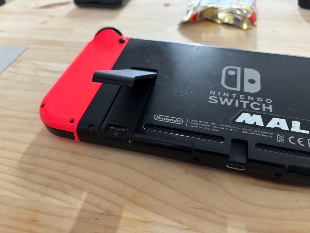 Nintendo Switch 青/赤 MALOSSI