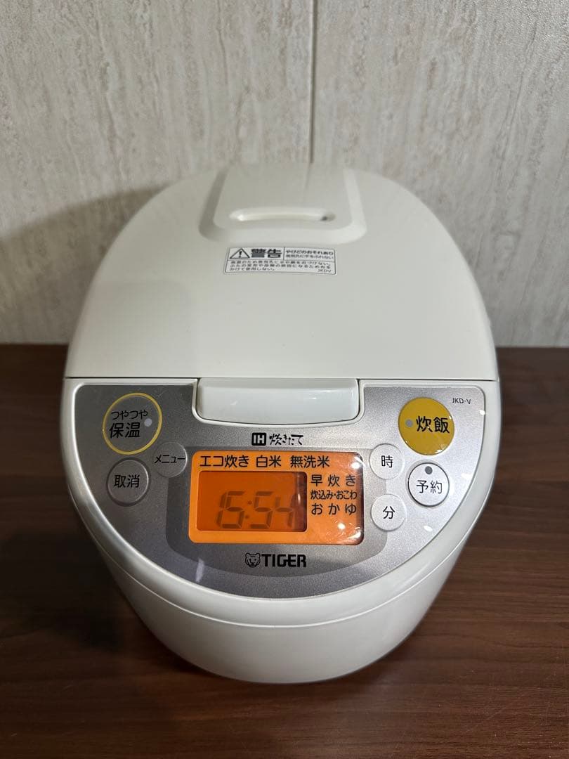 美品 TIGER　JKD-V100-W　IH 炊飯器 炊きたて5.5合 18年製