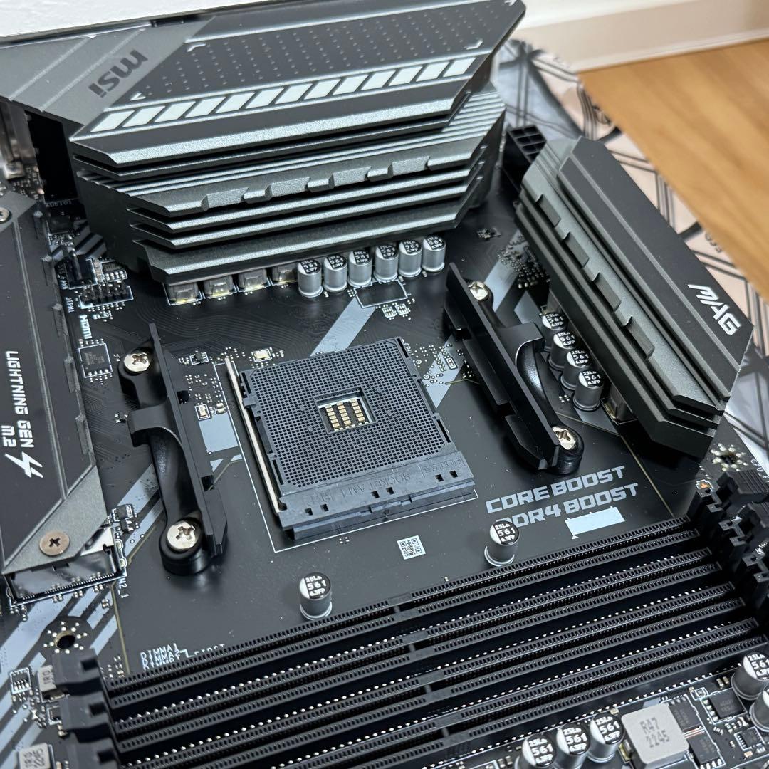 MSI MAG B550 TOMAHAWK マザーボード