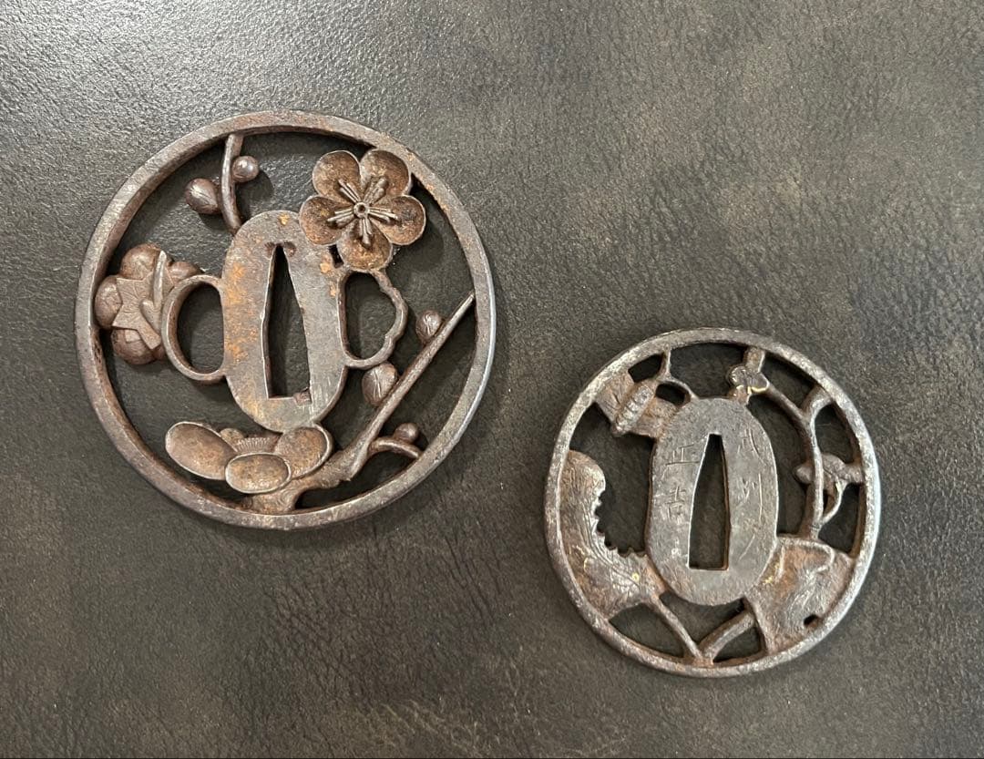 鍔　刀鍔　鉄地　梅透かし　大小セット