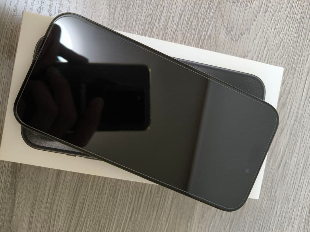 iPhone15pro 128GB SIMフリー　ブラックチタニウム　おまけ多数