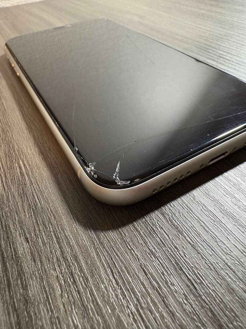 iPhone11 64GB バッテリー84%ホワイト 動作良好