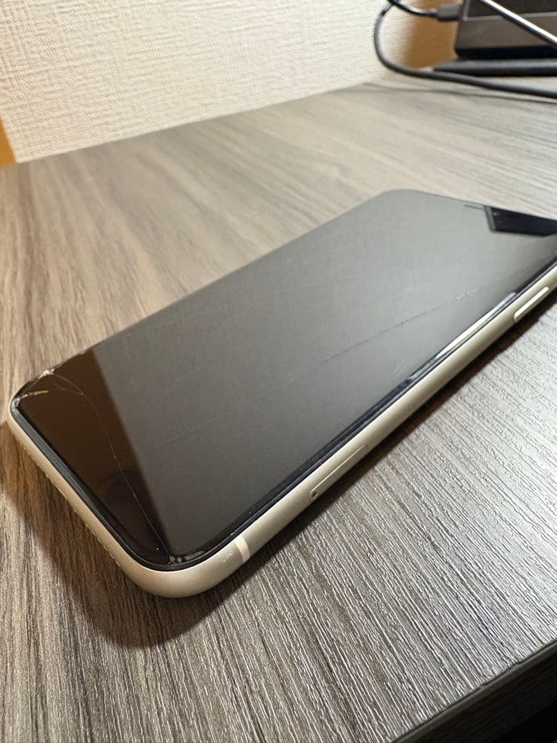 iPhone11 64GB バッテリー84%ホワイト 動作良好