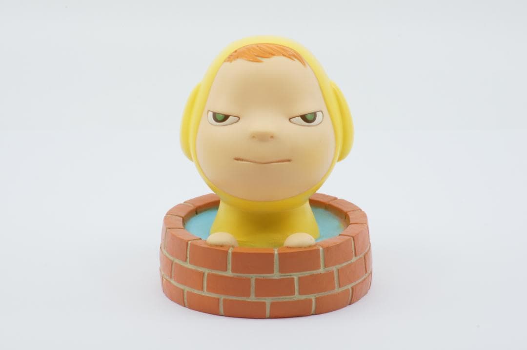 奈良美智 貯金箱「噴水の中の捨て犬」ソフビフィギュア