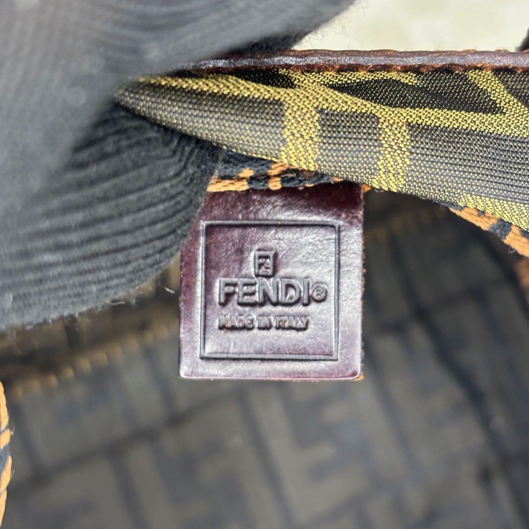 美品　FENDI フェンディ　ハンドバッグ　M011
