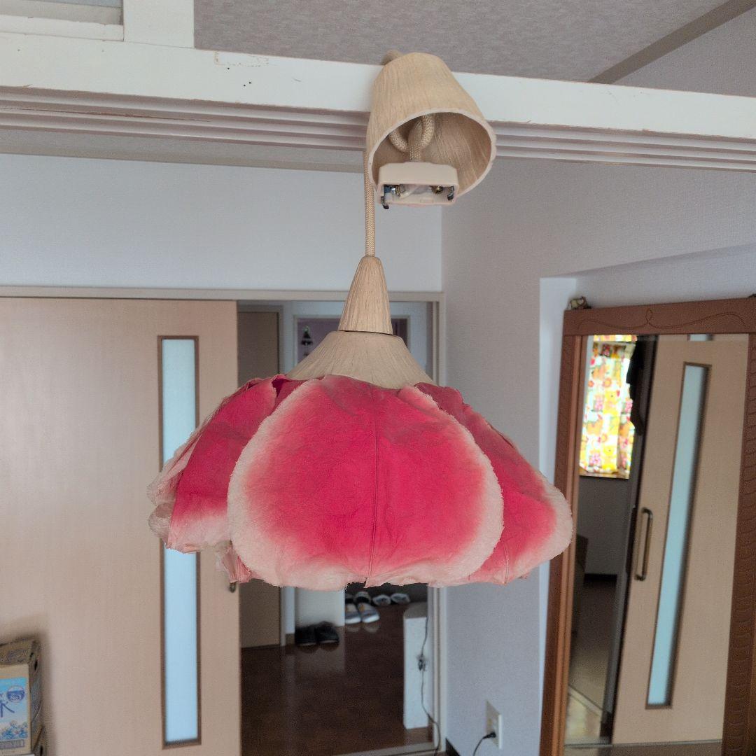 村松さちえさん　ピンク 花びら ペンダントライト